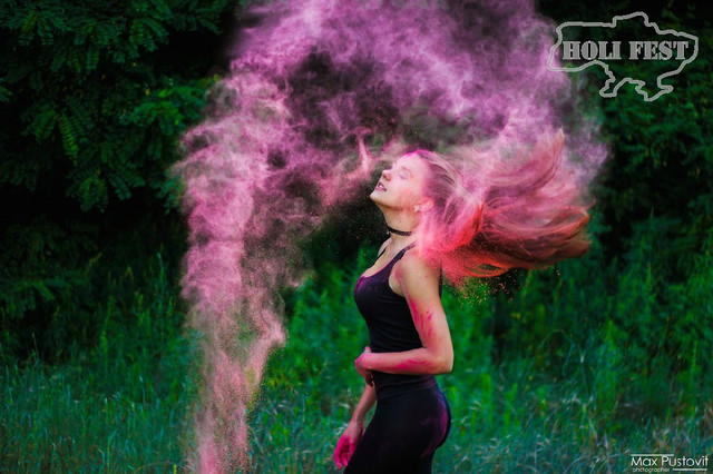 Яскрава фотосесія з фарбами Холі! Яскрава фотосесія з фарбами Холі!