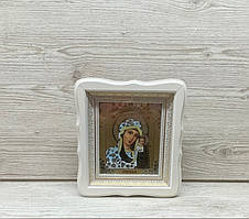 Ікона Богородиця Казанська в білому дерев’яному кіоті під склом