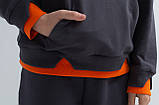Графітовий спортивний костюм для хлопчика з яскравими вставками оранжевого кольору р. 104-158, фото 5