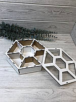 Коробка фанерная с прозрачной крышкой шестиугольная.