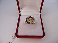 Золотое женское кольцо с перламутром "Цветок". Размер 17,6