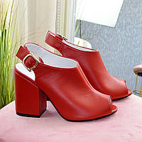Женские кожаные босоножки на устойчивом каблуке, цвет красный. 38 размер