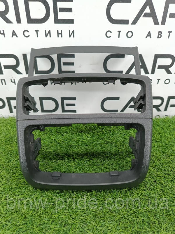 Накладка центральної консолі Audi A6 C7 2.0 TDI 2011 задн. (б/у)