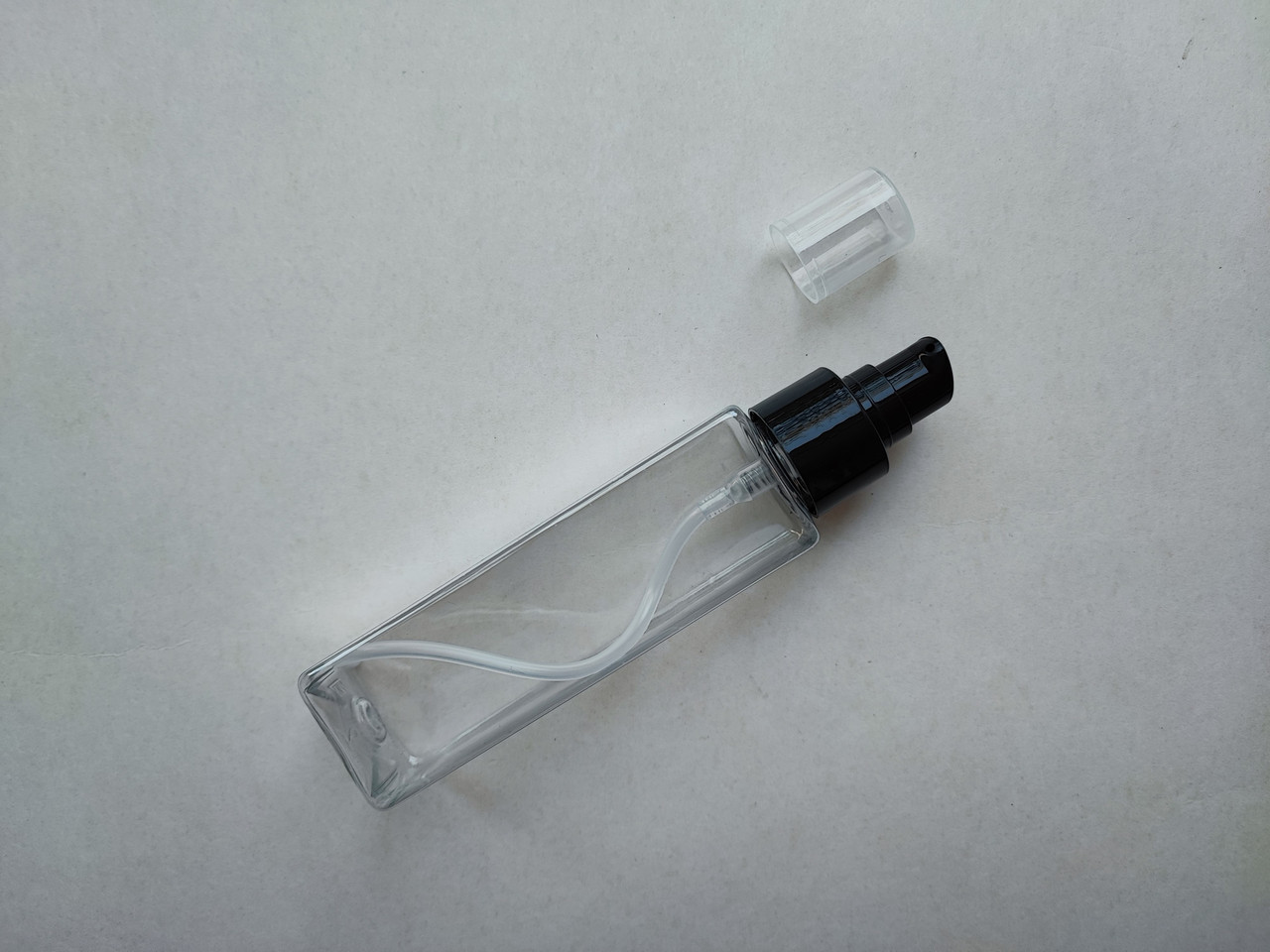 100 мл/24мм флакон КУБ ПЕТ з кремовим чорним дозатором 24/410 кругла пляшка, флакон пластиковий, атомайзер