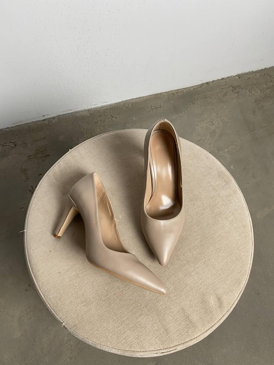 Жіночі туфлі човника бежеві шкіряні на підборах 8 см, фото 1