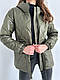 Жіноча куртка стібка з затяжкою на поясі стьобана курточка демісезонна на підкладі з капюшоном і поясом, фото 9