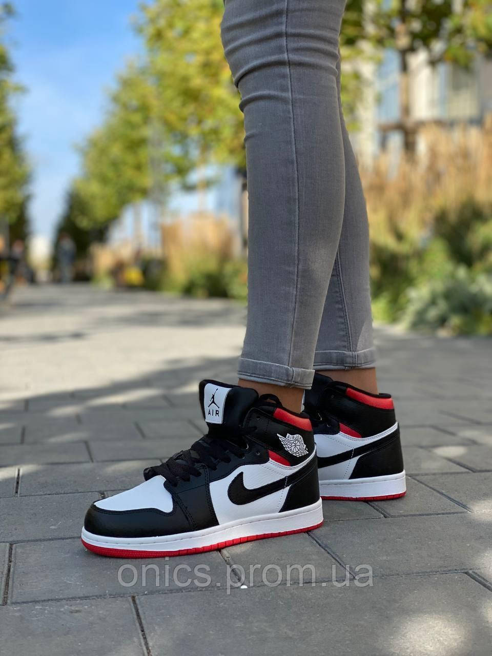 Nike Air Jordan 1 Retro Mid Red White Black хорошее качество кроссовки и кеды хорошее качество Размер 36 - фото 1 - id-p1951511600