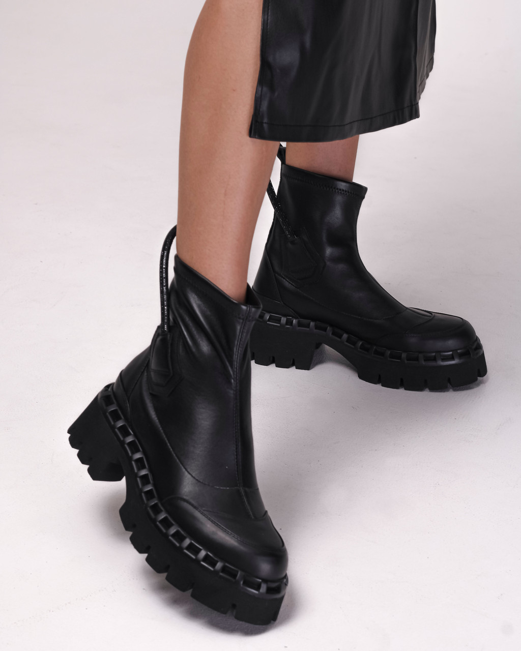 Черевики на масивній підошві AQUAMARIN 804 36 чорні шкіра