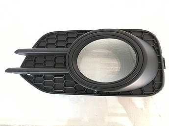 Накладка решітка заглушка протитуманної фари VW Tiguan 2012 5NA853665E9B9 ліва чорна