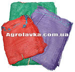 Паковання овочів в овочеву сітку