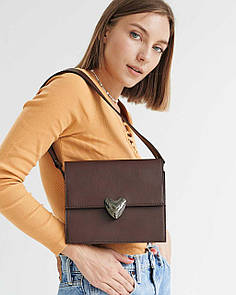 Модна жіноча міні сумочка клатч екошкіра, стильна сумка на плече з двома ремінцями з сердечкомgg Шоколад