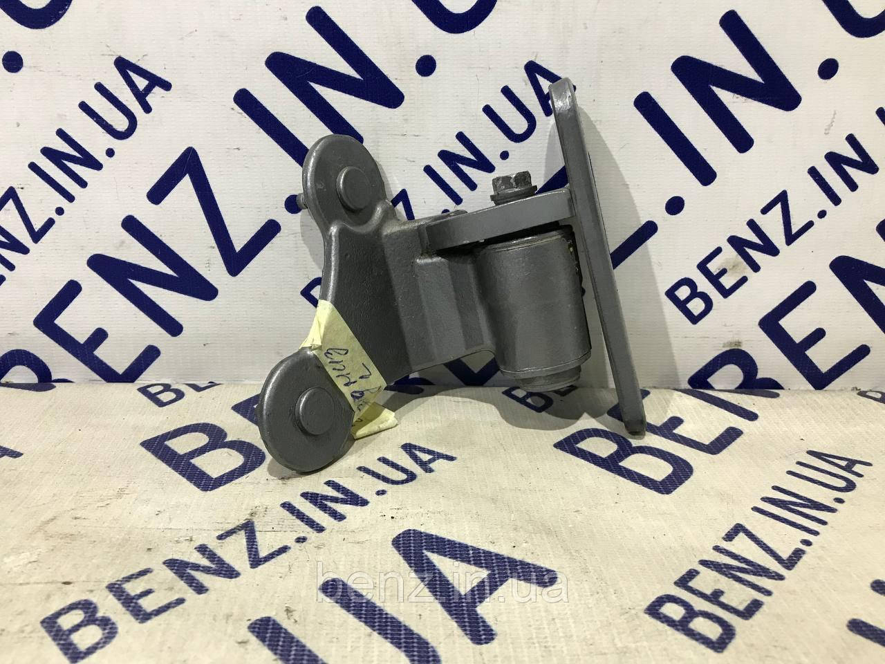 Петля задньої двері ліворуч нижня Mercedes W212, W204 A2047301237, фото 1