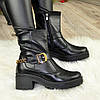 Черевики шкіряні на стійкому каблуці, декоровані ланцюгом і ремінцем, фото 5