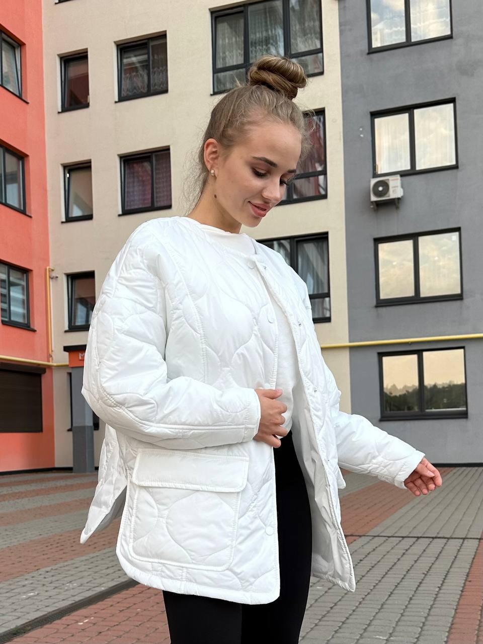 Базова демісезонна стьобана жіноча куртка оверсайз плащівка на утеплювачі Gsa2490