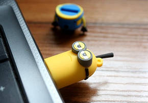 Спідниця флешка Міньйон Ґадкий я USB Flash 64 gb Minion Kevin по центру, фото 2