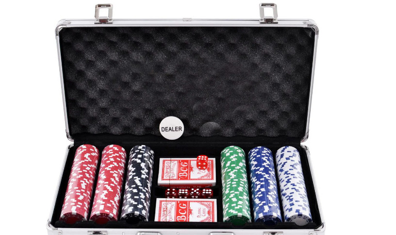 Покерний набір в алюмінієвому кейсі на 300 фішок без номіналу