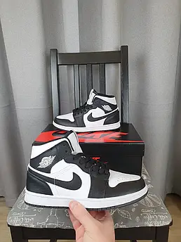 Кросівки чоловічі і жіночі чорно-білі Nike Air Jordan 1 Retro. Взуття унісекс Найк Аїр Джордан 1 Ретро