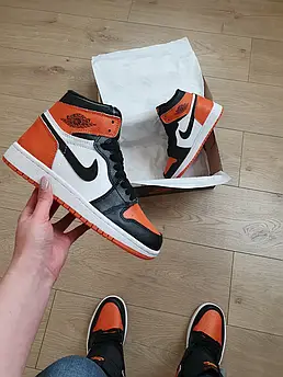 Кросівки жіночі помаранчеві з чорним Nike Air Jordan 1 Retro Orange. Взуття унісекс Найк Аїр Джордан 1 Ретро