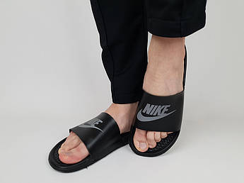 Чоловічі капці літні чорні Nike з рефлективним логотипом. Шльопанці жіночі на літо Найк. Пляжні тапочки унісекс
