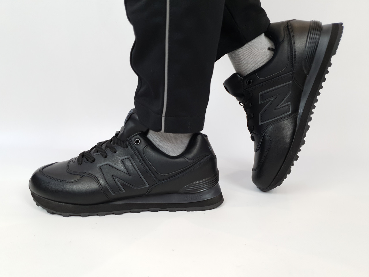 Кросівки чоловічі чорні шкіряні з сірим New Balance 574. Чоловіче взуття осінь-весна Нью Баланс 574 чорні