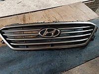 Грати радіатора grill Hyundai Sonata 15-17 SE з емблемою, бу оригинал