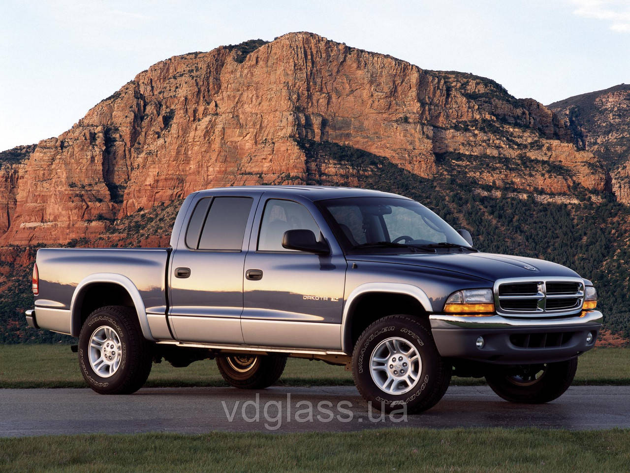 Лобовое стекло Dodge Dakota, триплекс