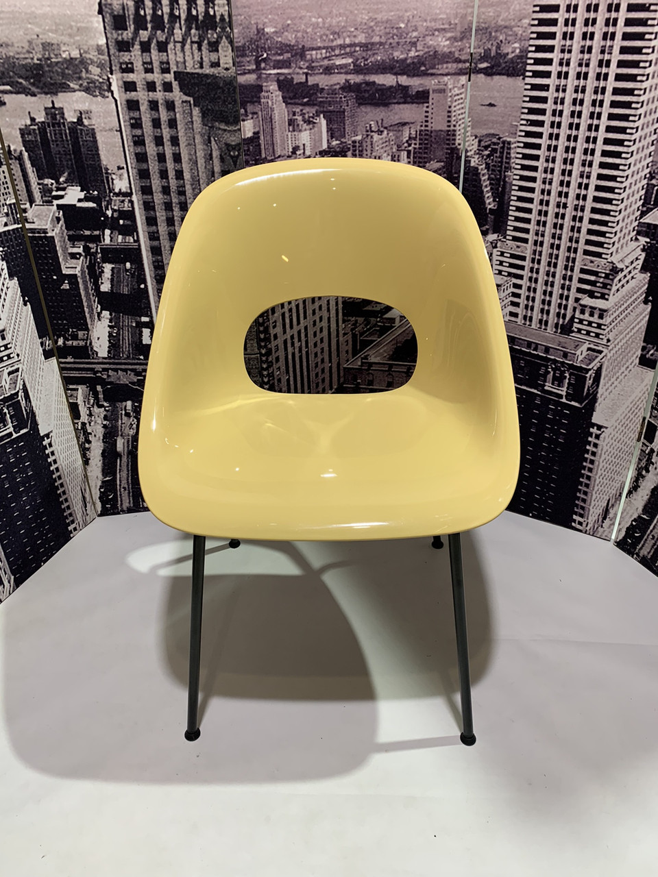 Стілець пластиковий на металевих ніжках TROY  колір карамель 102 MBK