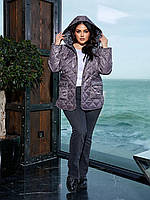 Стеганна куртка демісезонна на кнопках з накладними кишенями жіноча Великого розміру Сіра