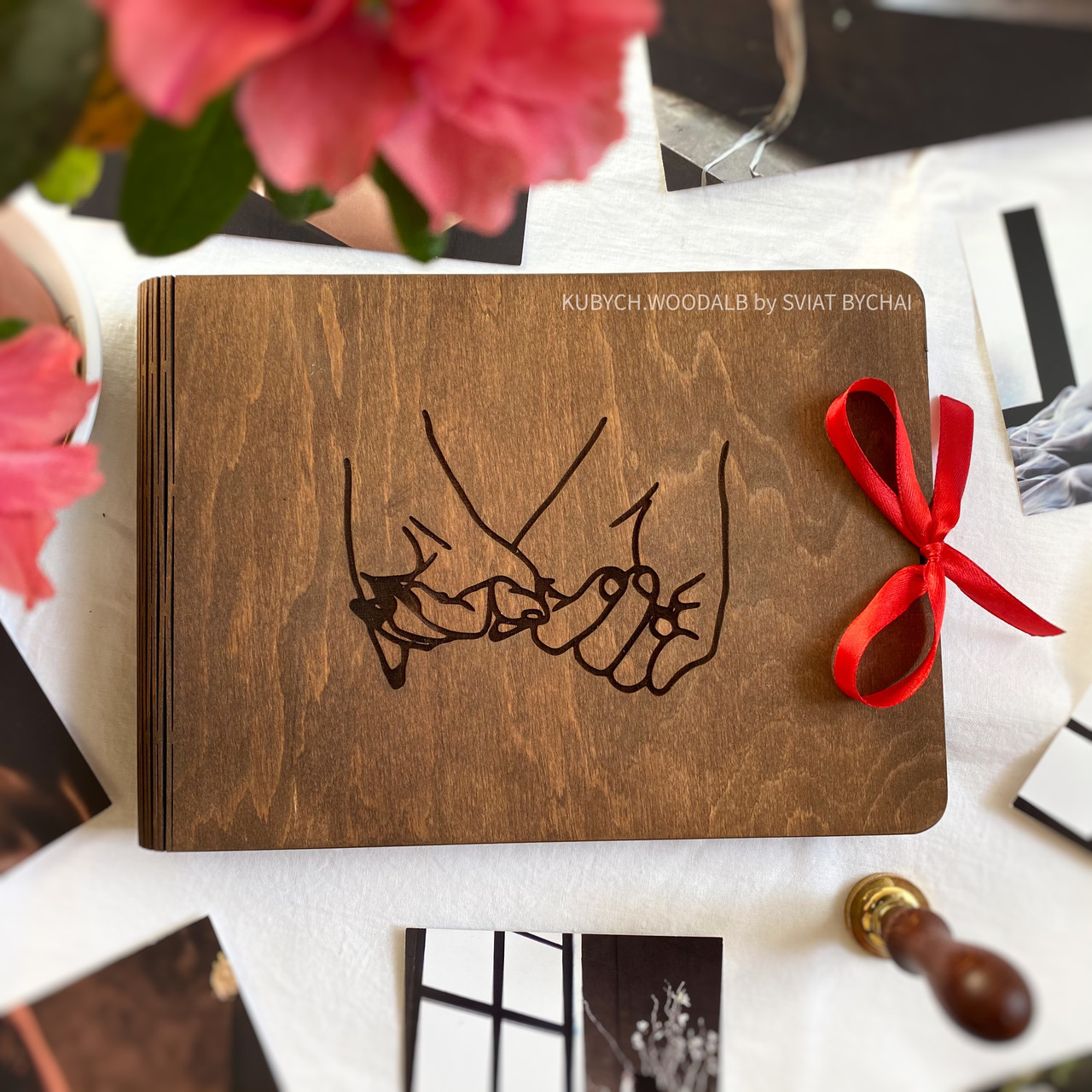 Дерев'яний фотоальбом із картонними листами | креативний весільний подарунок друзям, близьким