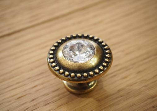 Декоративна ручка-кнопка Splendo зі стразом