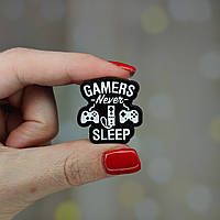 Металлический значок, пин "Gamers never sleep"