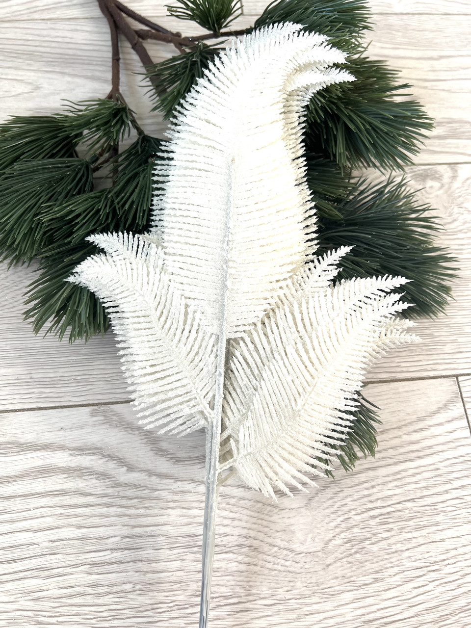 Гілочка папороті для декору. Новорічна гілочка папороті (біла 40 см), фото 1