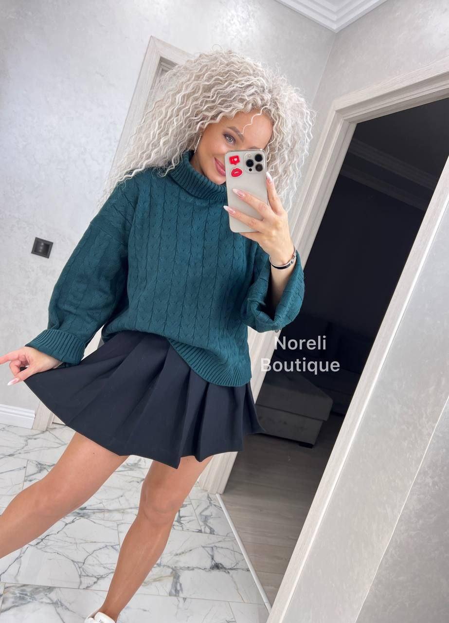 В'язаний стильний вільний светр із візерунком коса