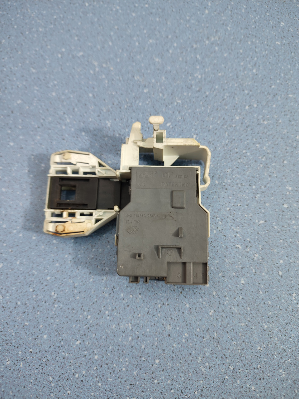 Замок люка для пральної машини Ariston ARXL85 csi 9865253