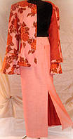 Элегантный стильный женский костюм с длинной юбкой, фрезового цвета с красными цветами, 46 размер