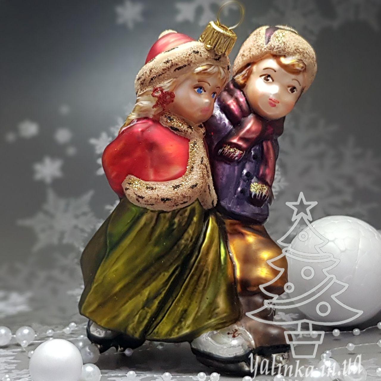 Скляна ялинкова іграшка Пара на коньках   Komozja Family Santa Claus