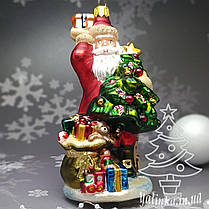 Скляна ялинкова іграшка Санта с елкой и подарками Komozja Family Santa Claus, фото 6