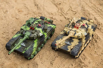 Дитяча машинка на радіокеруванні танк 9993-2PC світлові звукові ефекти