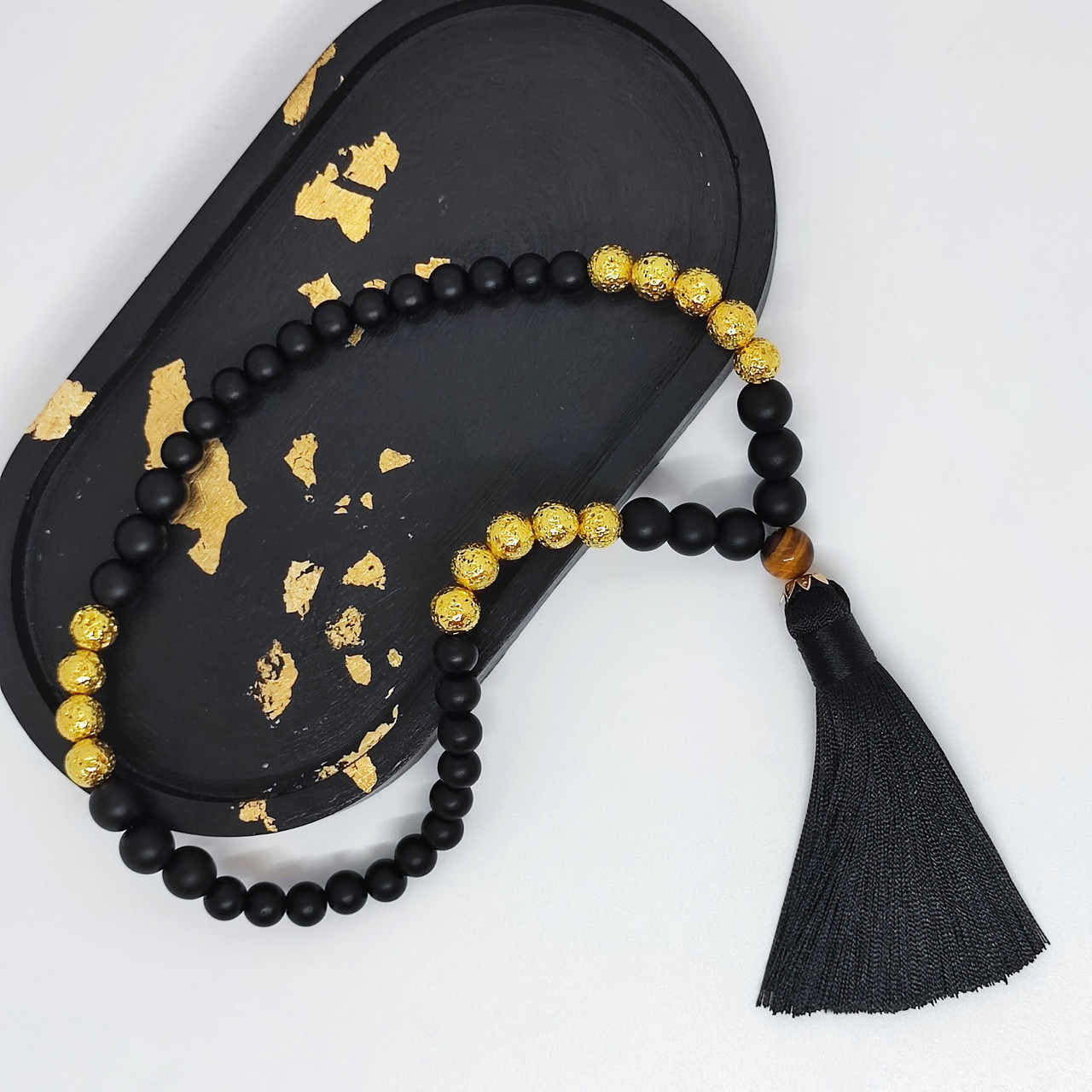 Чотки із матового оніксу і вулканічної лави золоченої на 50 намистин, фото 1