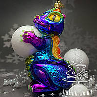 Стеклянная елочная игрушка Premium класса Дракоша со снежным шаром Glitter Lab дракон