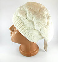 Берет женский шерстяной вязаный на ножке шапка-берет на осень зиму молочного цвета