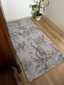 Хутряний килимок на підлогу 90х200 см світло-сірий