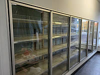 Холодильная камера со стеклянными дверьми