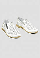 Білі демісезонні шкіряні жіночі мокасини з боків резинки