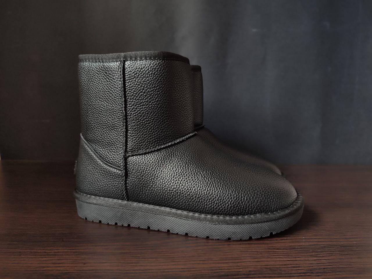 Шкіряні уггі чоловічі чорні високі зимові черевики теплі