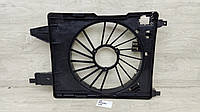 Дифузор вентилятора радіатора Renault Megane Scenic 2 (2006-2009) 8200680824 Деф. (надриви)