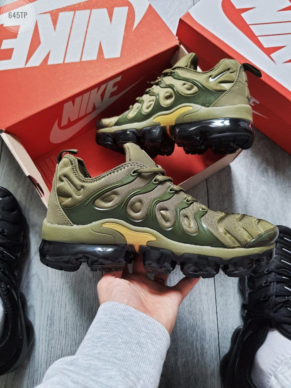 Air vapormax hotsell plus khaki