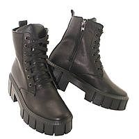 Зимние женские ботинки на шнуровке с молнией черного цвета из натуральной кожи на высокой подошве на меху