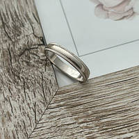 Обручальное кольцо из серебра с орнаментом родированное