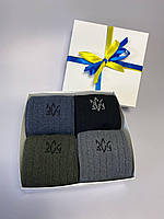 Подарунковий набір чоловічих зимових теплих шкарпеток 4 пари кольору сірий синій хакі чорний у білій коробці